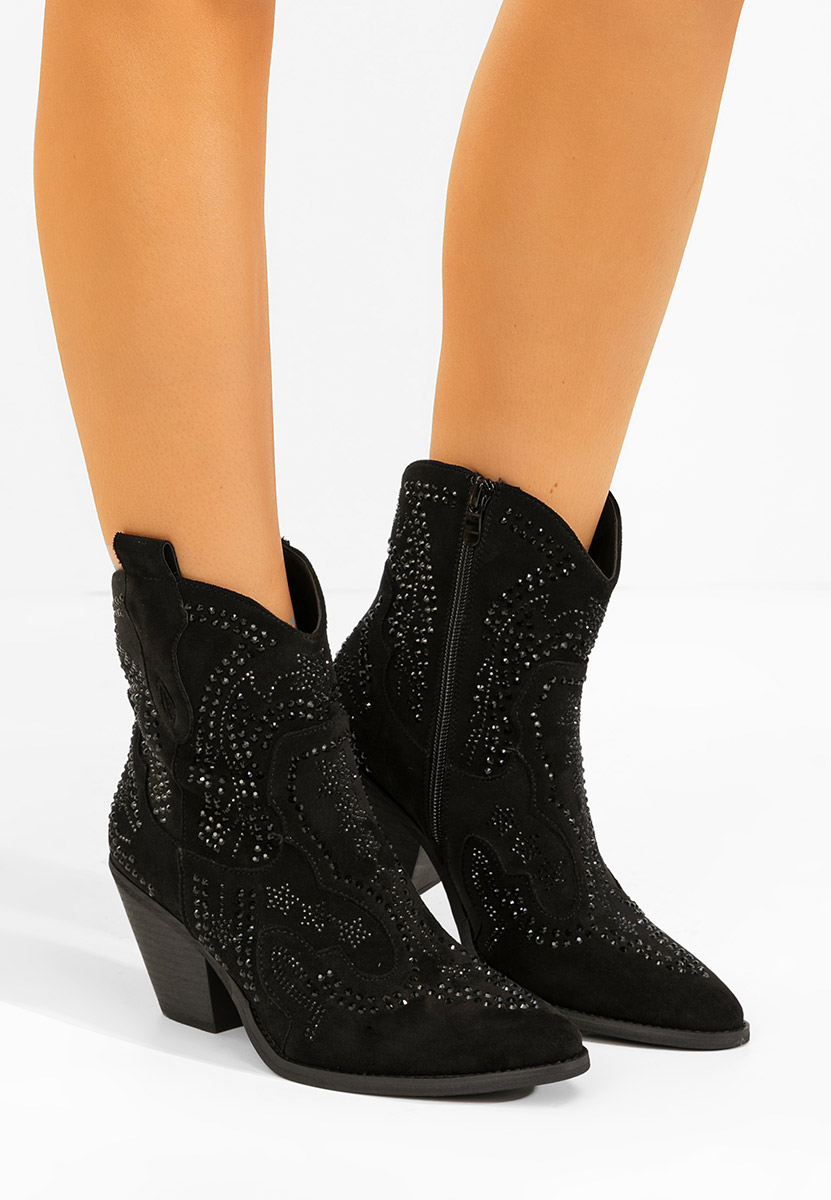 Заострени Amelira черен