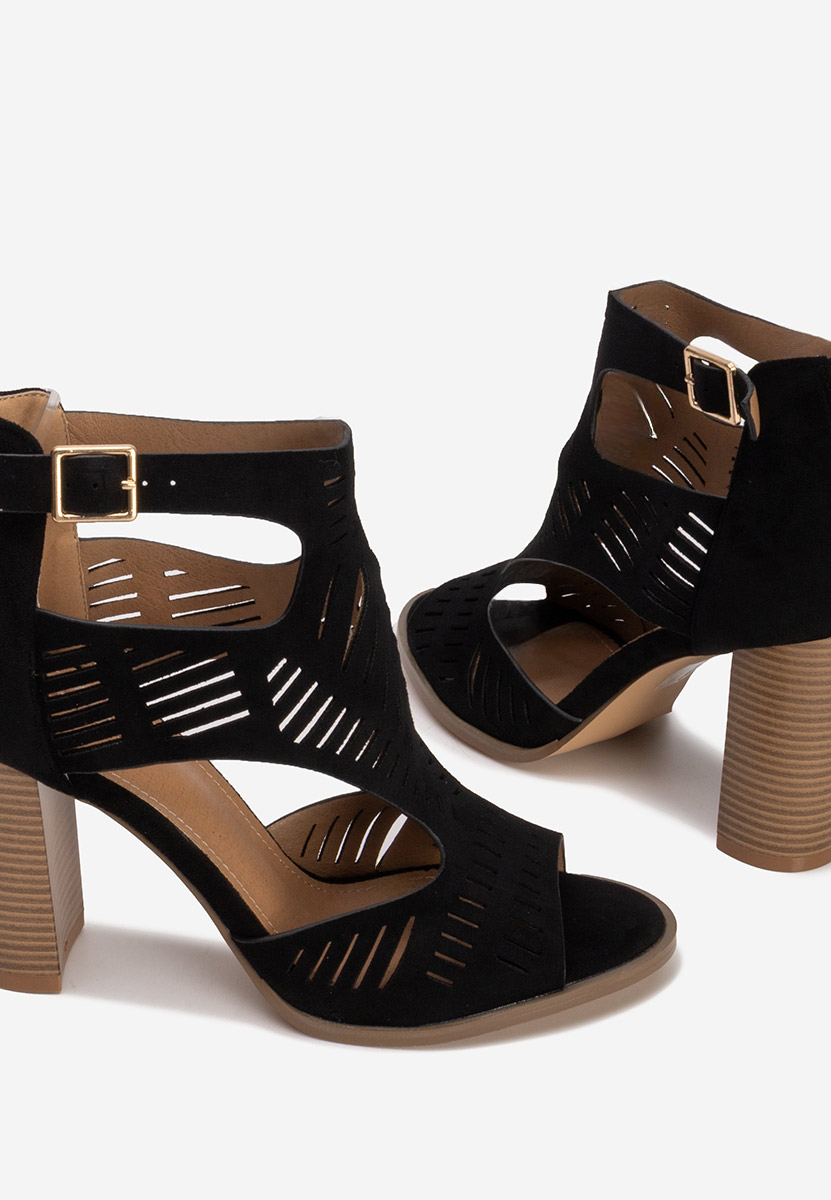 Сандали на ток Cassey черен