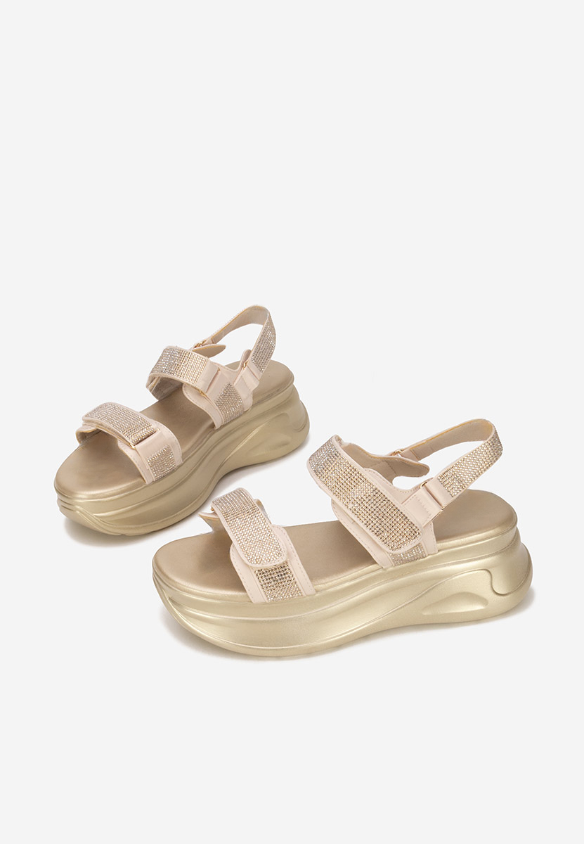 Сандали на платформа Sakirra бежов