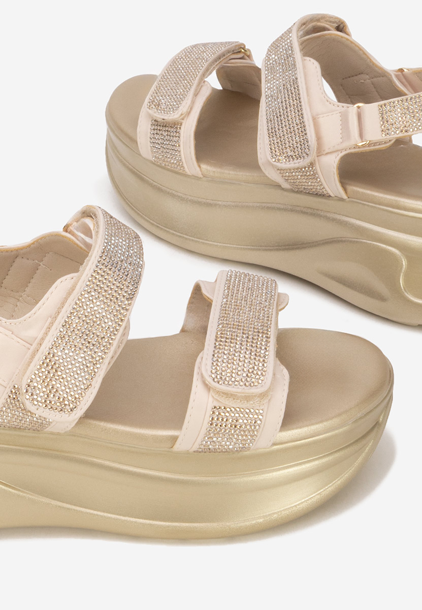 Сандали на платформа Sakirra бежов