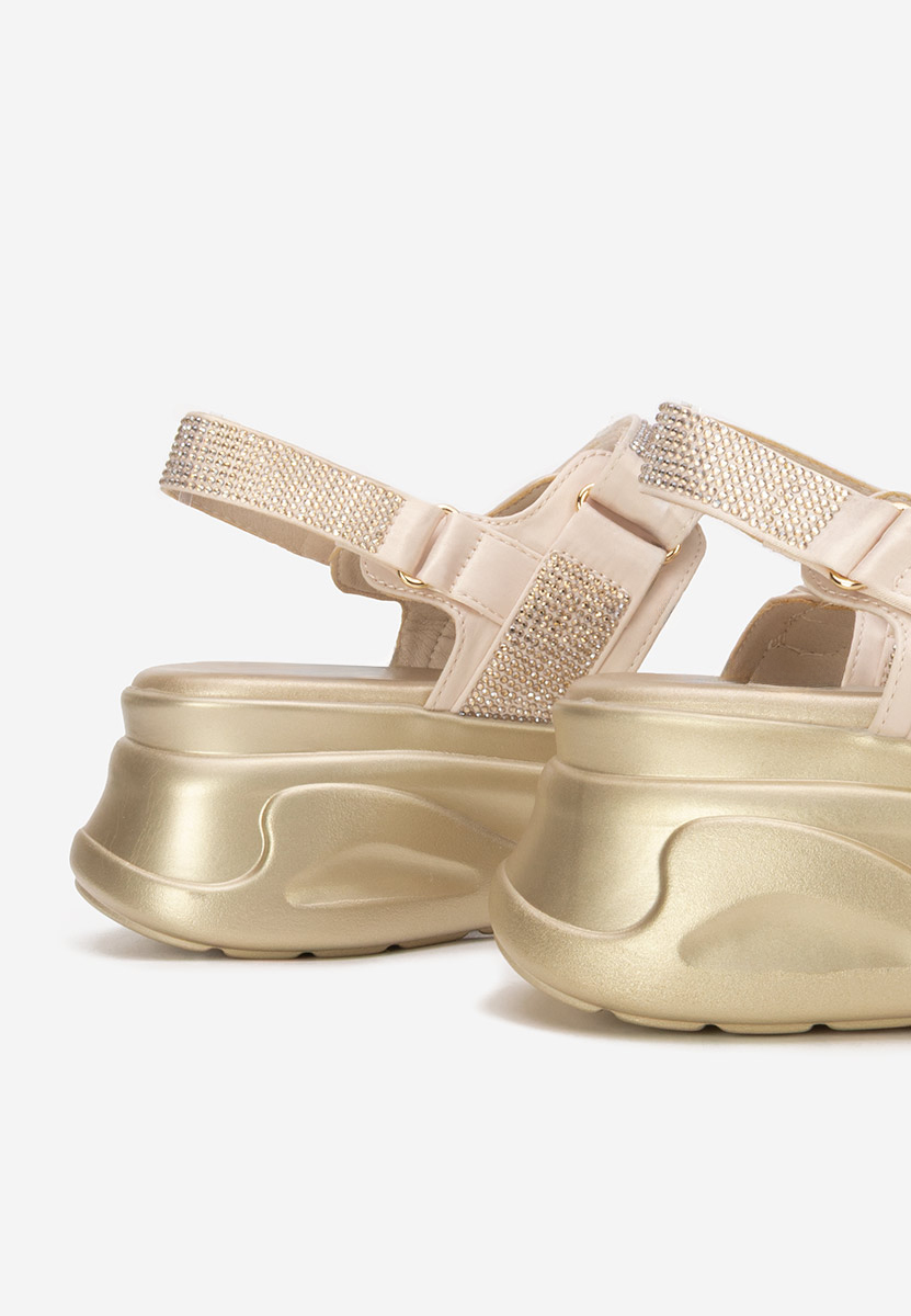 Сандали на платформа Sakirra бежов