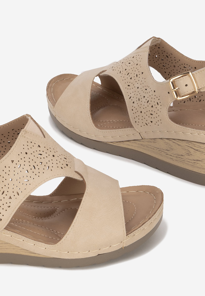 Сандали на платформа Vernia бежов