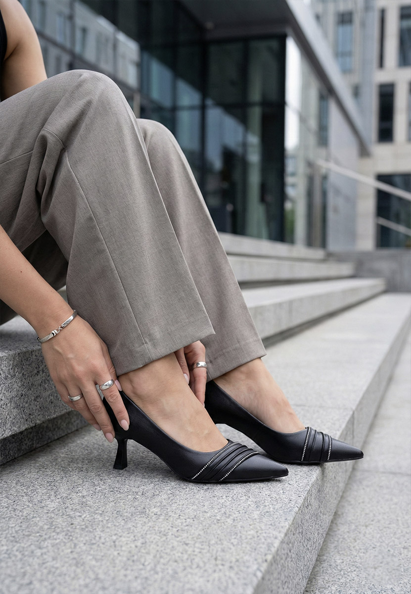 Oбувки на нисък ток Enolia черни