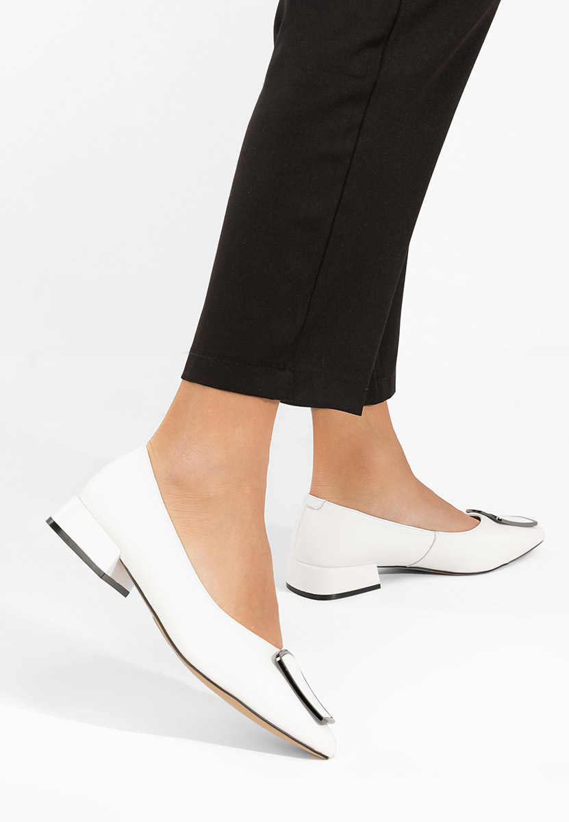 Oбувки на нисък ток Darila бели