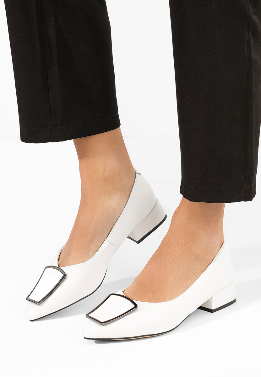 Oбувки на нисък ток Darila бели