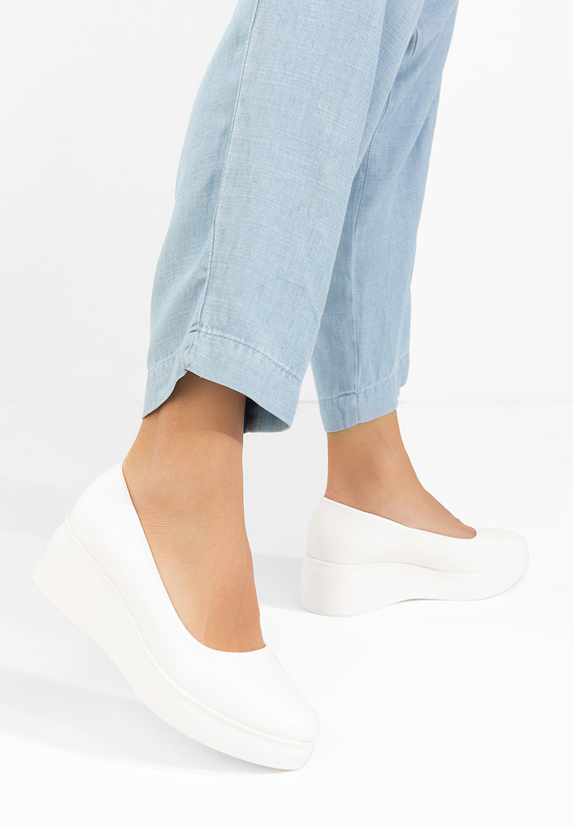 Обувки на платформа Milanca бели