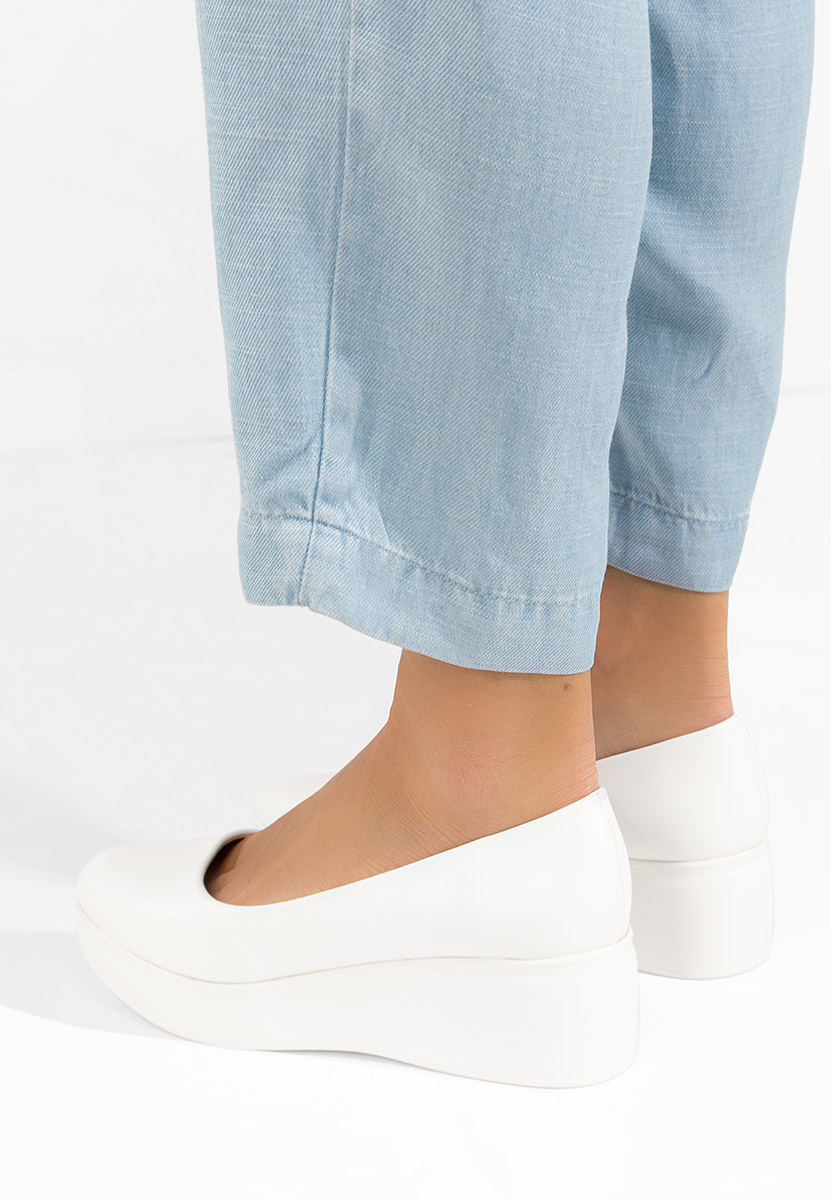 Обувки на платформа Milanca бели