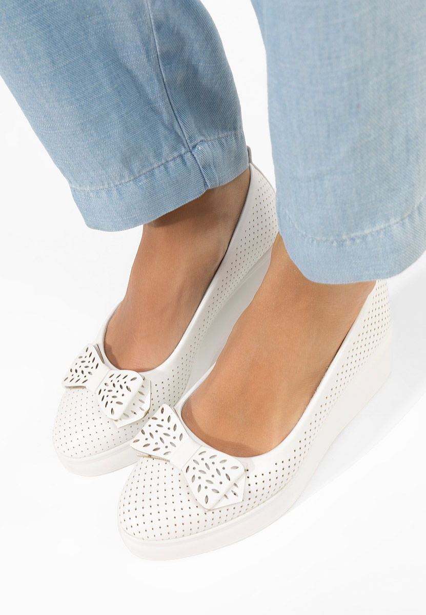 Обувки на платформа Latefa бели