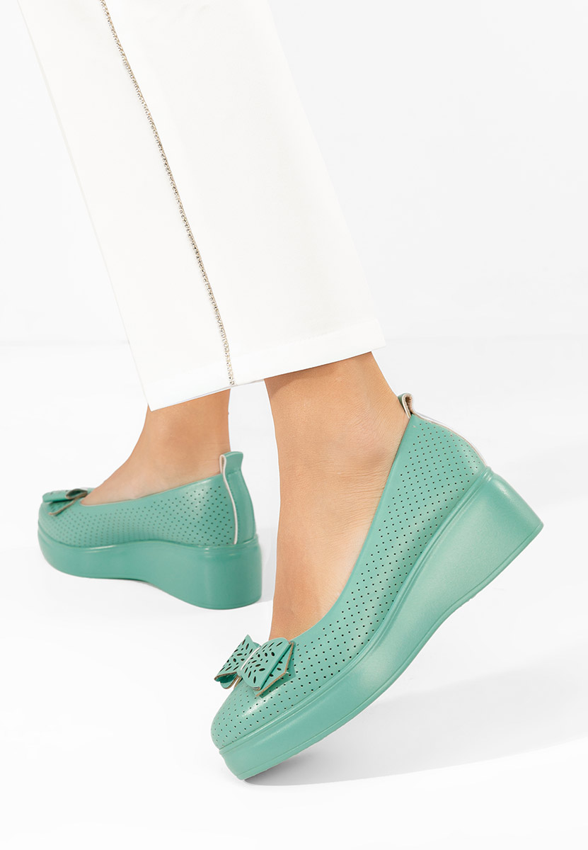 Обувки на платформа Danetia зелен