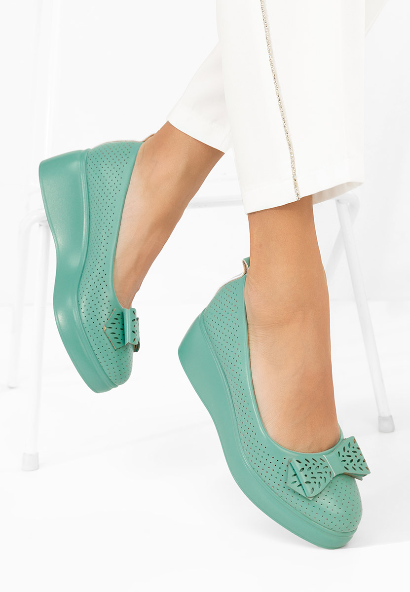 Обувки на платформа Danetia зелен