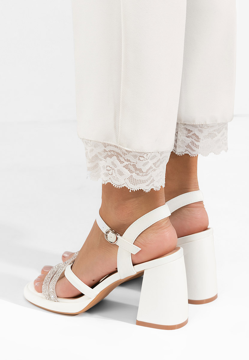 Сандали на ток Castelia бели