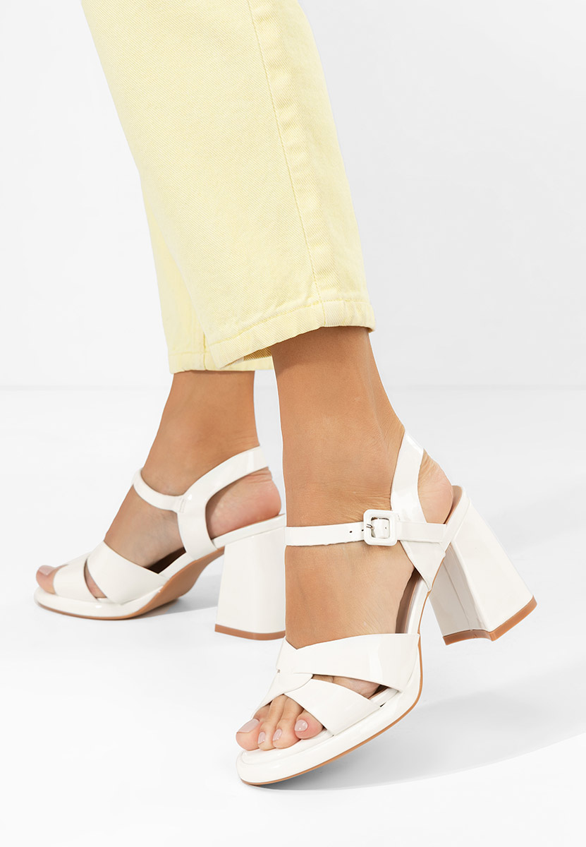 Сандали на ток Lorenda бели