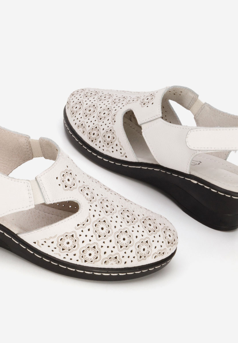 Обувки на ток Ofelya бели