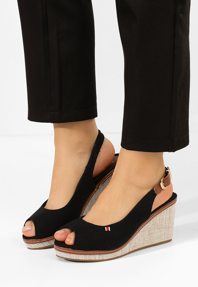 Сандали на платформа Carolla черен