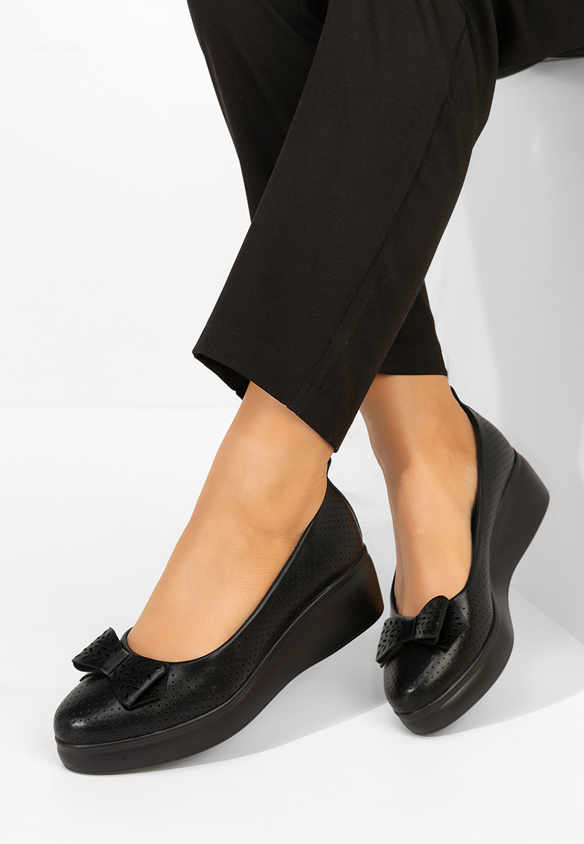 Обувки на платформа Latefa черни