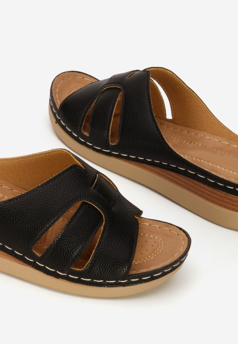 Чехли на платформа Marhta черни