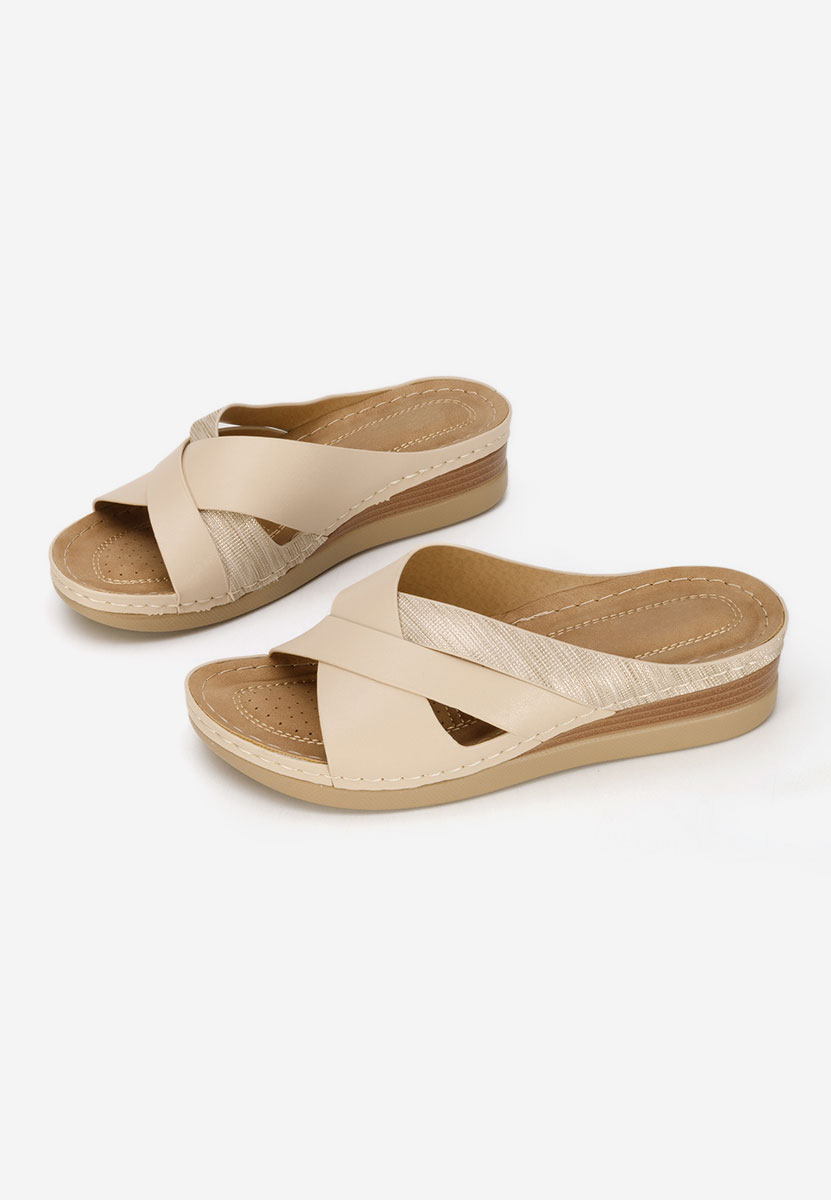 Чехли на платформа Maryna бежов