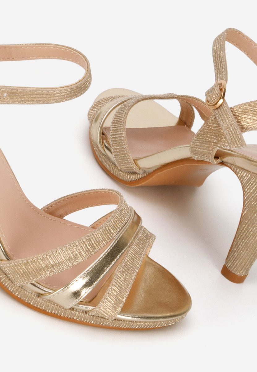 Елегантни сандали Raniya златен