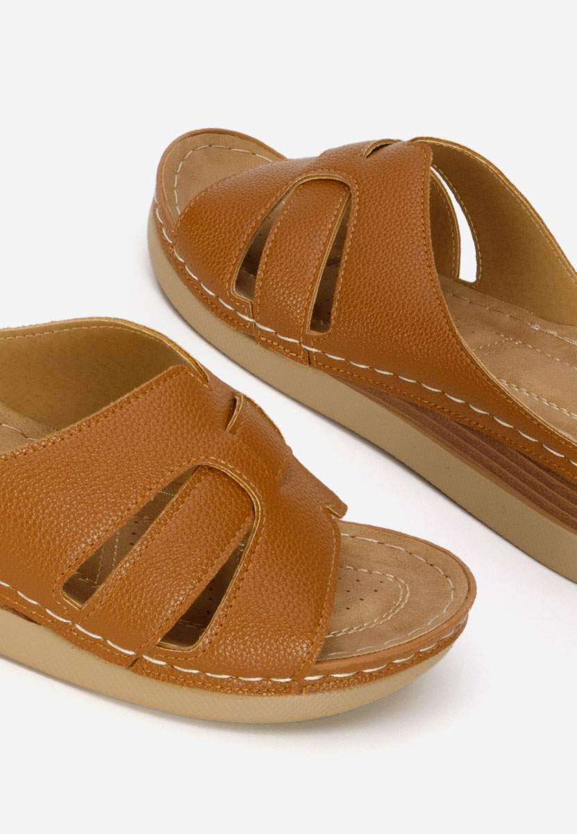 Чехли на платформа Marhta камел