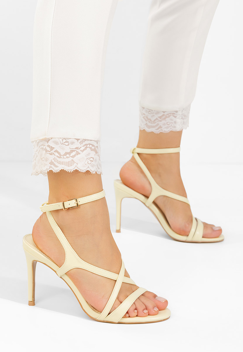 Сандали на ток Sorania жълт