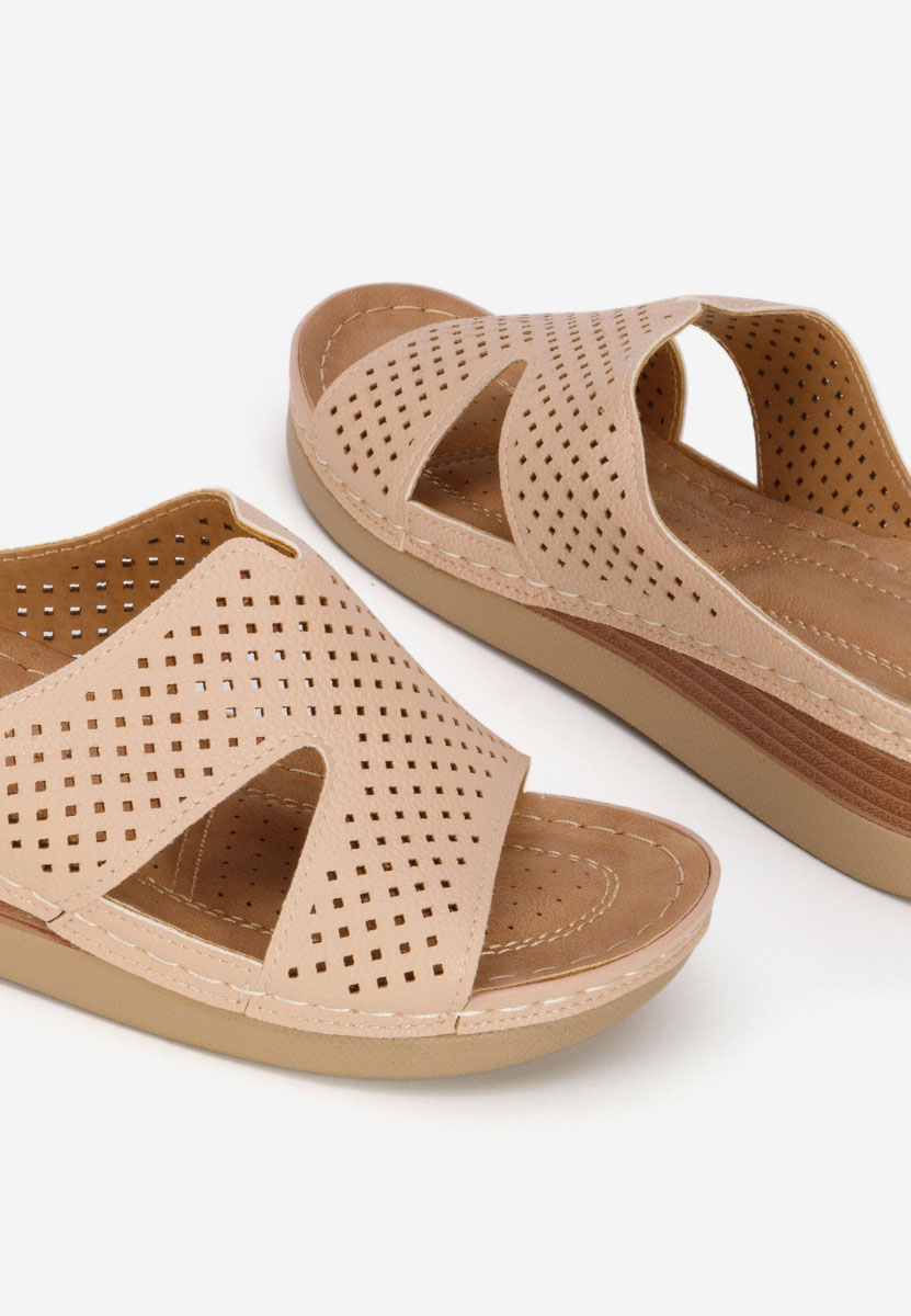 Чехли на платформа Hermana бежов