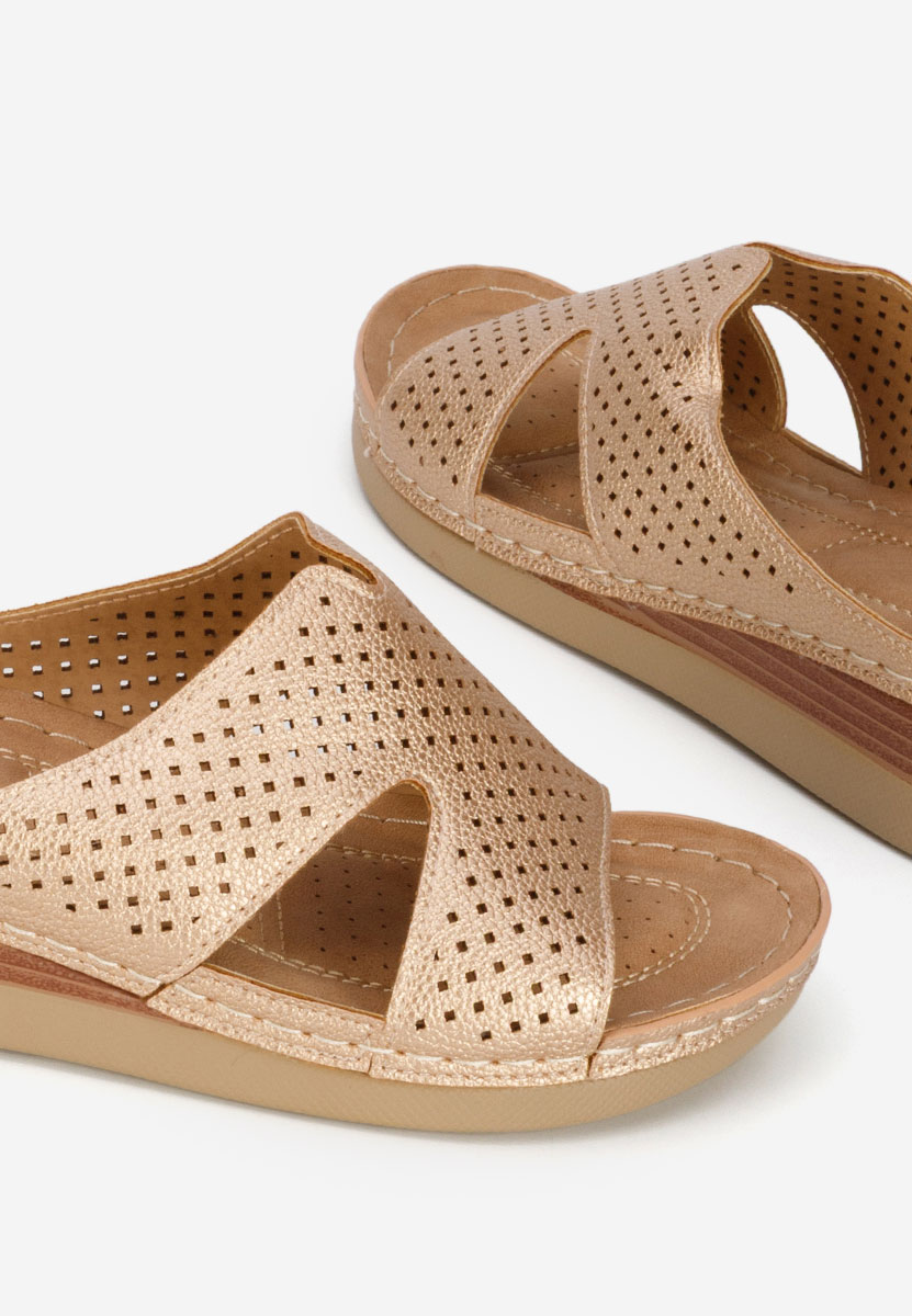 Чехли на платформа Hermana шампанско