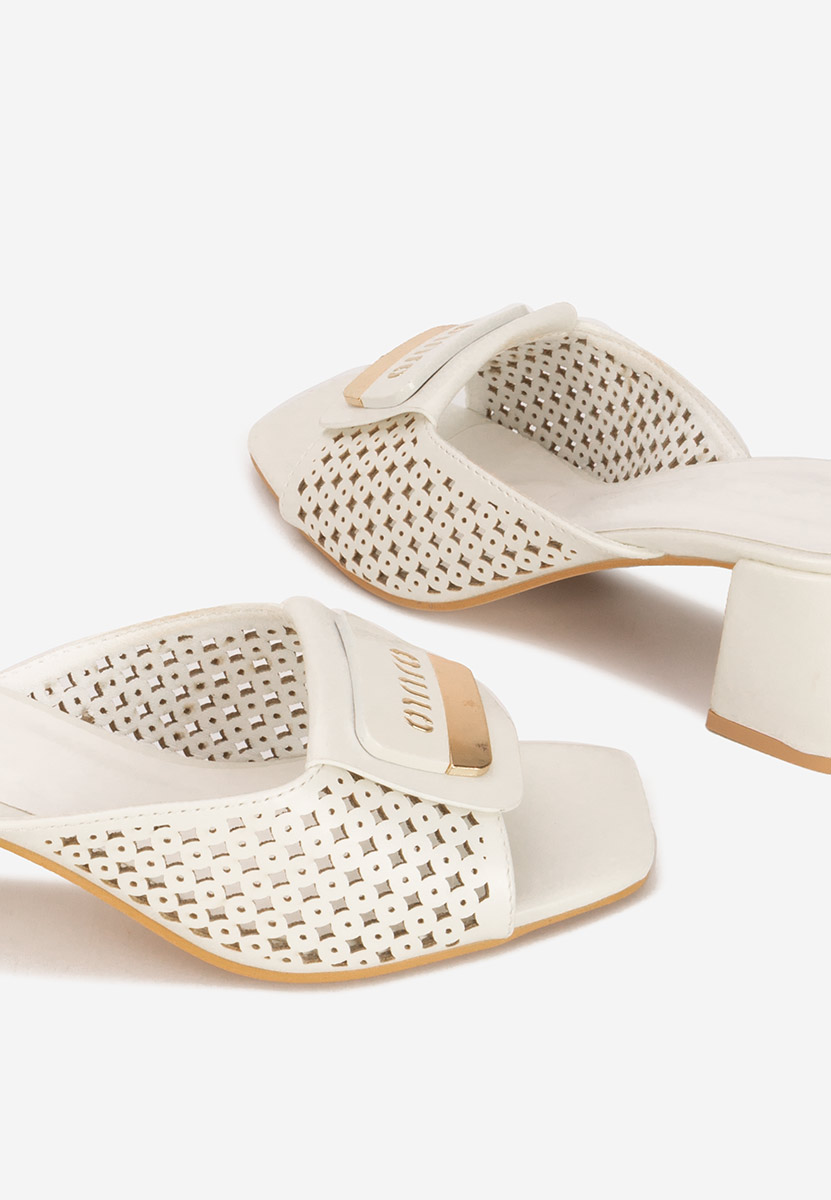 Чехли на ток Carmenia бели