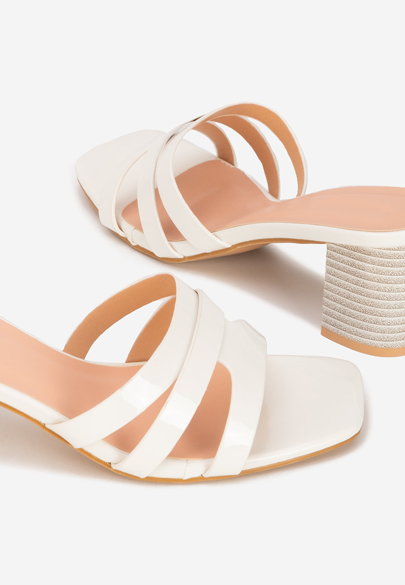 Чехли на ток Genoveva бели