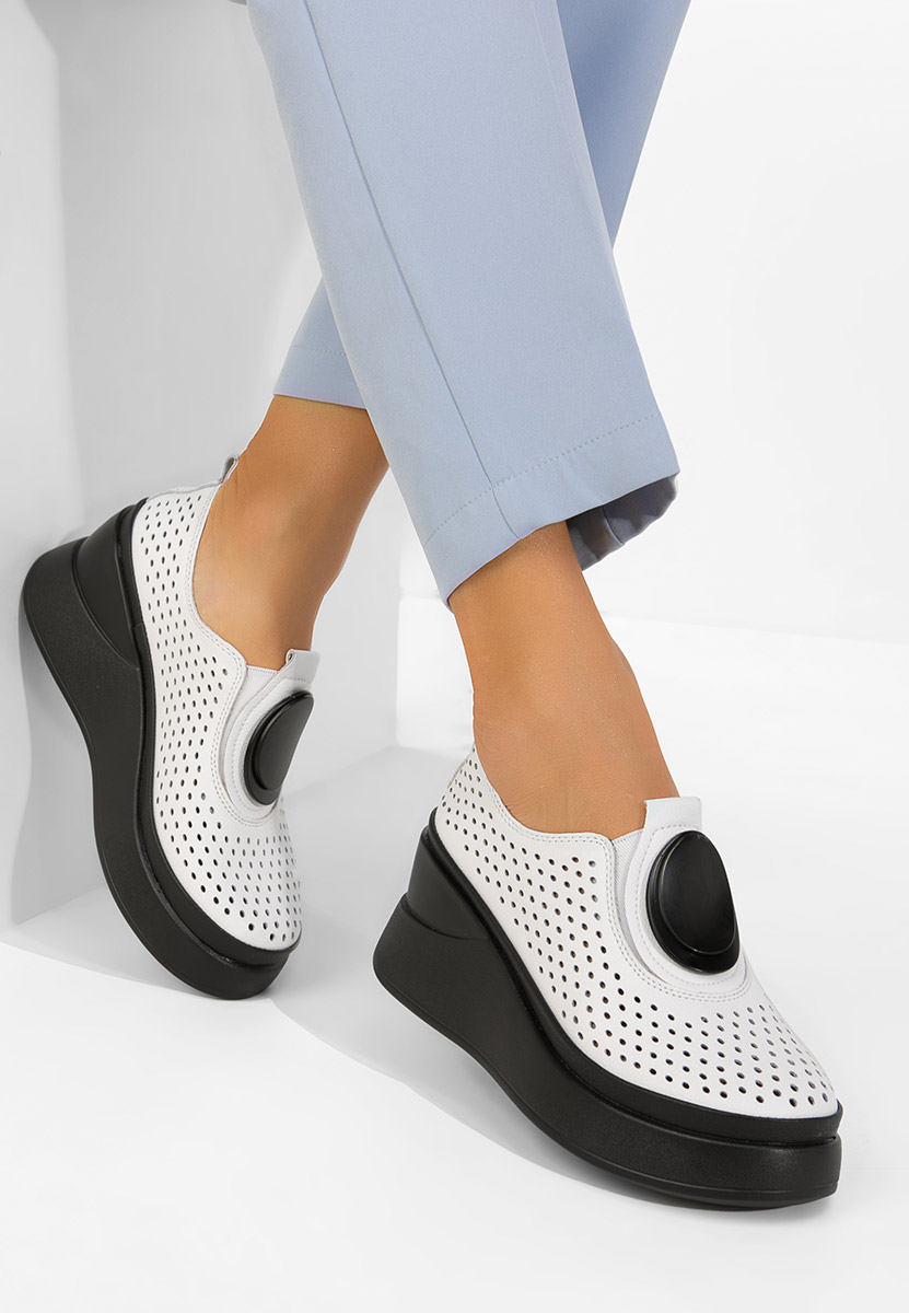 Обувки на платформа Aleksa бели