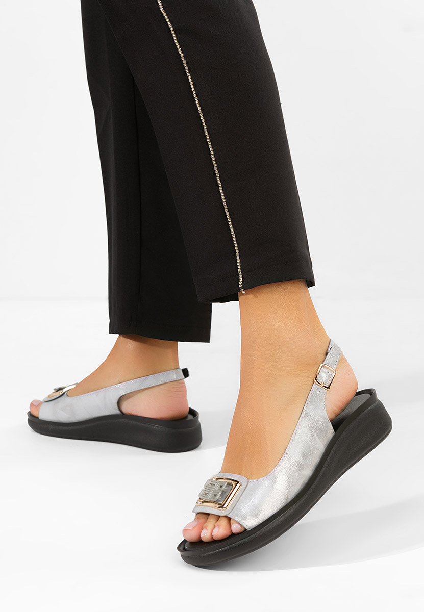 Сандали на платформа Sendy сив