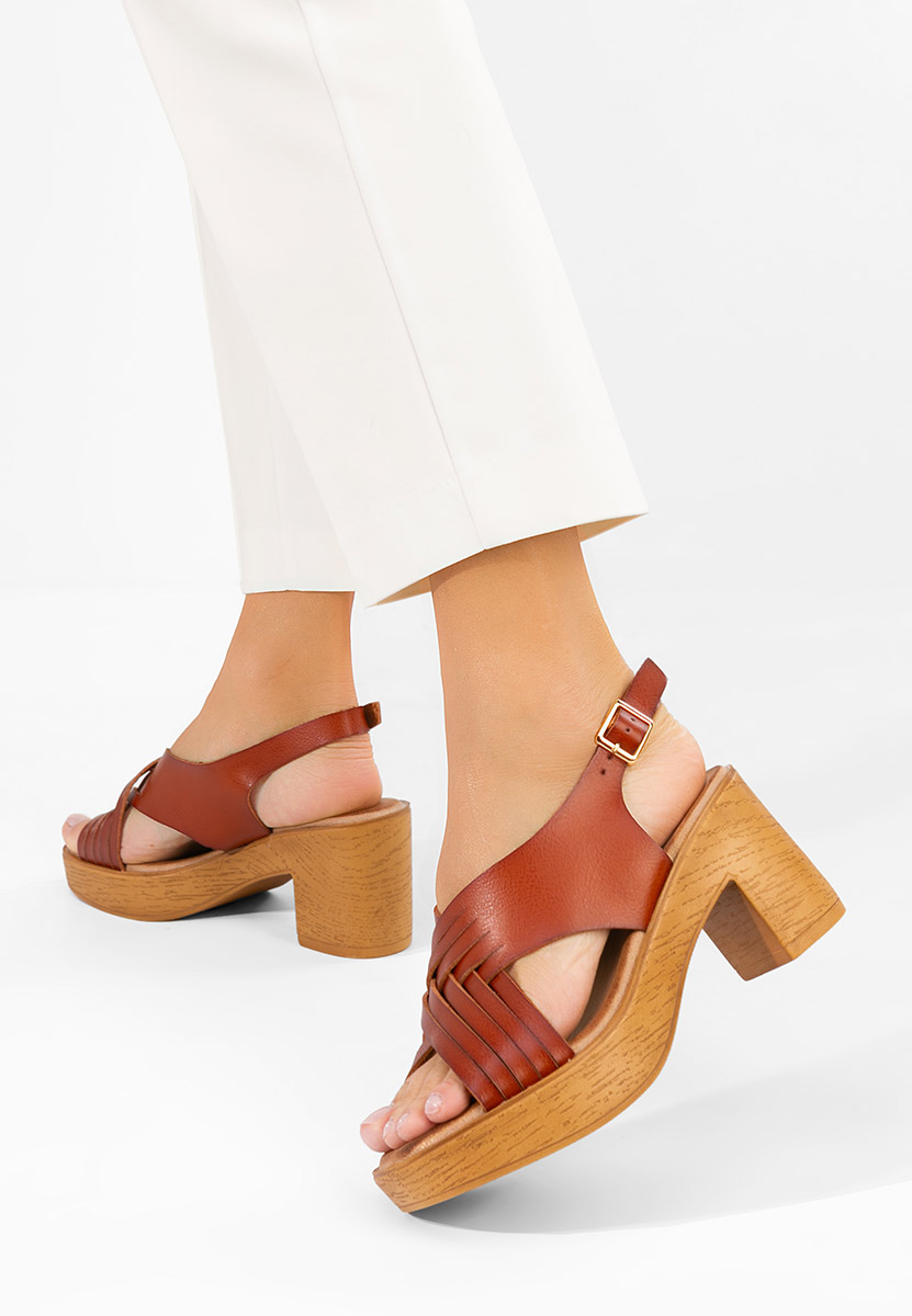 Сандали на ток Kimy кафяв