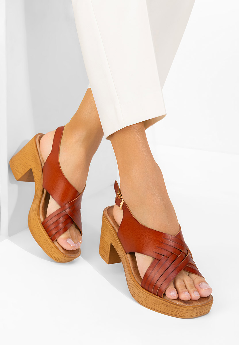 Сандали на ток Kimy кафяв