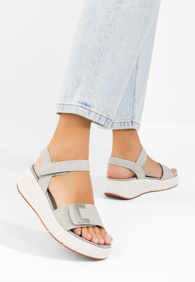 Сандали на платформа Cistela сив