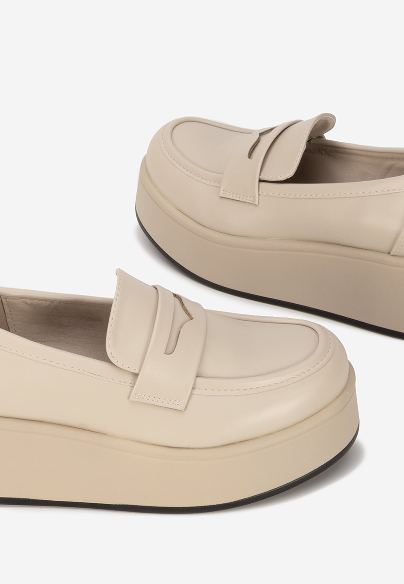 Mокасини на платформа Minky бежов